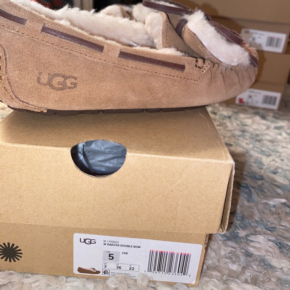 Women’s Dakota double bow moccasin